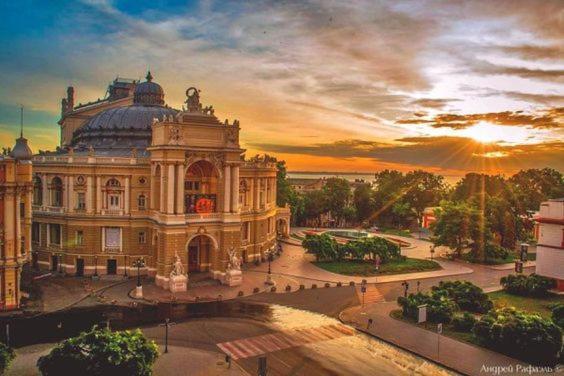 Rose D'Opera Hotel Odessa Exteriör bild